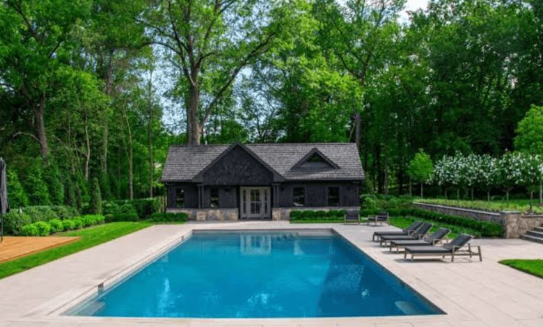 How Choosing Local Pool Builders Near Me Enhances Outdoor Aesthetics